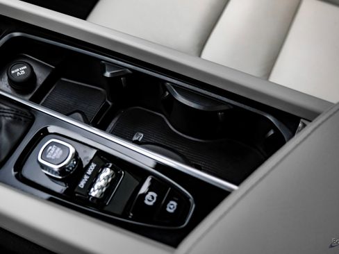 Used 2020 Volvo V60 T5 Momentum w/ Protection Package Premier image 52