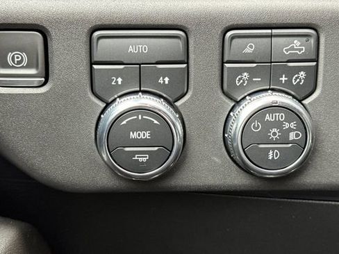 Used 2022 GMC Sierra 1500 SLT w/ SLT Premium Package AWD/4WD image 43