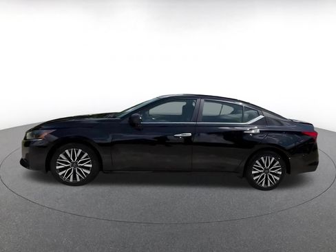 Used 2025 Nissan Altima 2.5 SV FWD image 9