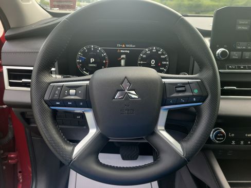 Used 2023 Mitsubishi Outlander SE AWD/4WD image 21