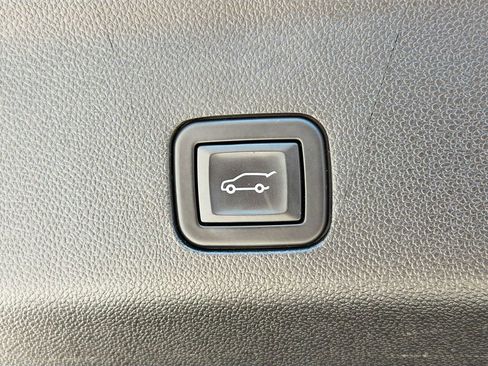 Used 2021 GMC Yukon AT4 w/ Technology Package AWD/4WD image 39