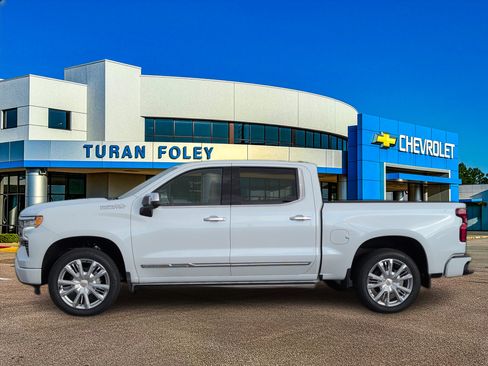 New 2026 Chevrolet Silverado 1500 High Country image 2