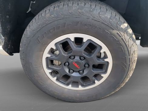 Used 2024 Toyota Tacoma TRD Off-Road image 9