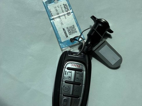 Used 2024 Chrysler Pacifica Touring-L FWD image 32