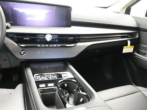 Used 2025 Nissan Murano SV AWD/4WD image 25