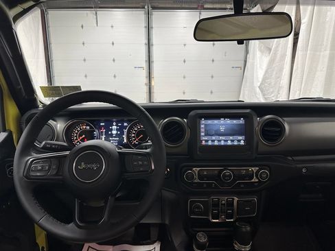 Used 2023 Jeep Gladiator Sport AWD/4WD image 16