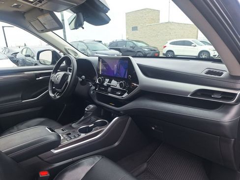 Used 2023 Toyota Highlander Platinum AWD/4WD image 20