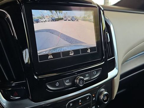 Used 2023 Chevrolet Traverse LT FWD image 17