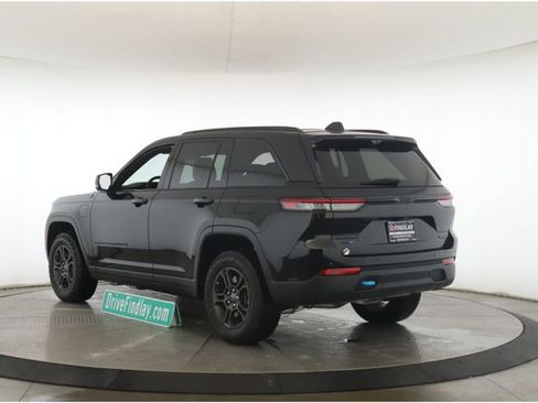 Used 2025 Jeep Grand Cherokee Trailhawk w/ Advanced Protech Group II image 8