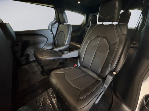 New 2026 Chrysler Pacifica Select image 13