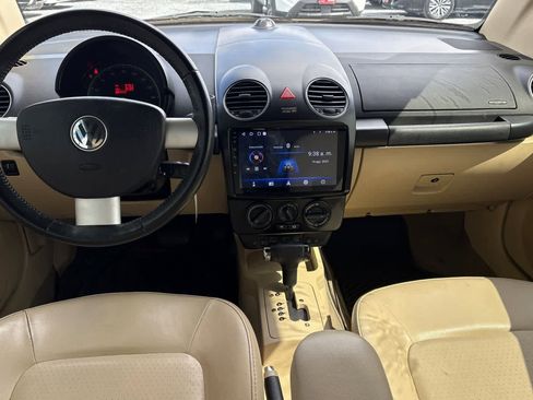 Used 2009 Volkswagen Beetle S image 4