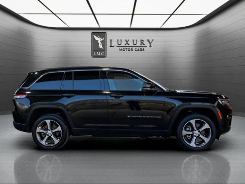 Used 2023 Jeep Grand Cherokee 4WD 4xe image 9