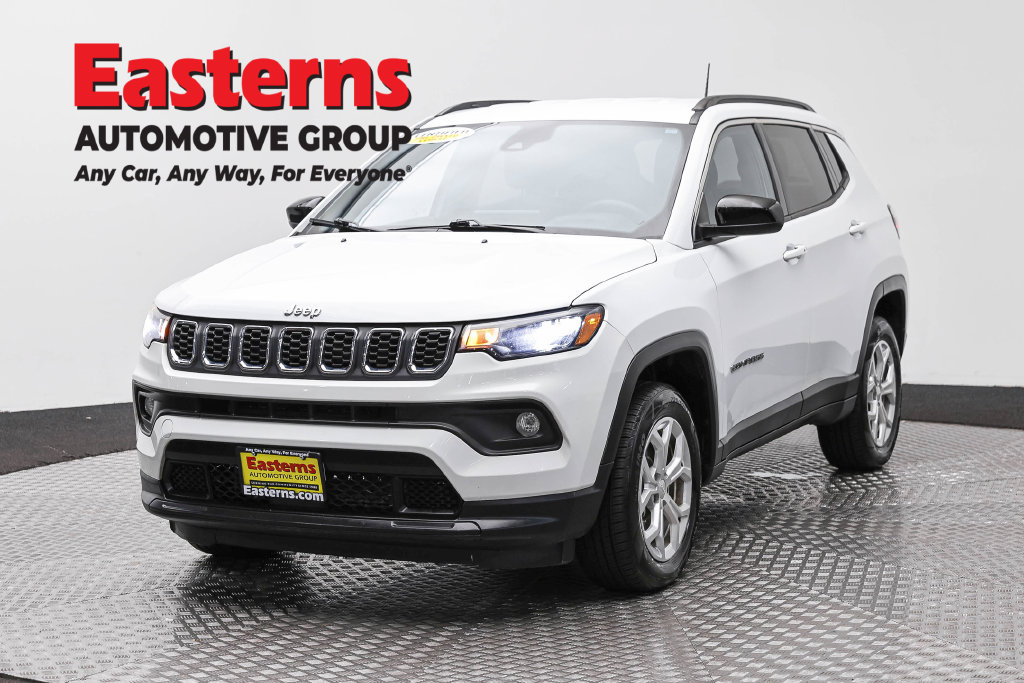 Used 2024 Jeep Compass Latitude AWD/4WD image 1