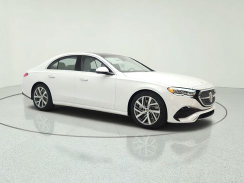 New 2027 Mercedes-Benz E 450 4MATIC Sedan image 3