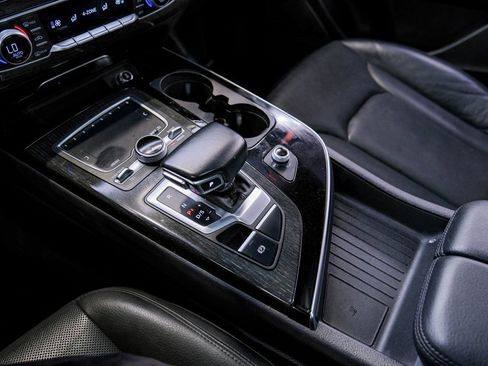 Used 2018 Audi Q7 3.0T Prestige w/ Prestige Package image 37