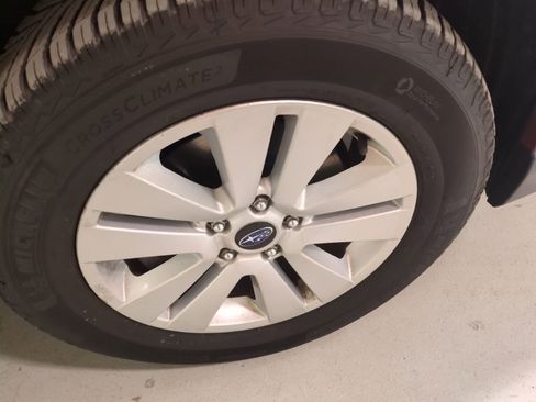 Used 2019 Subaru Outback 2.5i Premium image 2