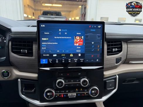 Used 2024 Ford Expedition Limited AWD/4WD image 19