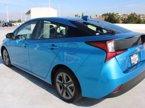 Certified 2022 Toyota Prius Limited FWD image 5