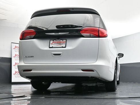Used 2022 Chrysler Voyager LX image 37