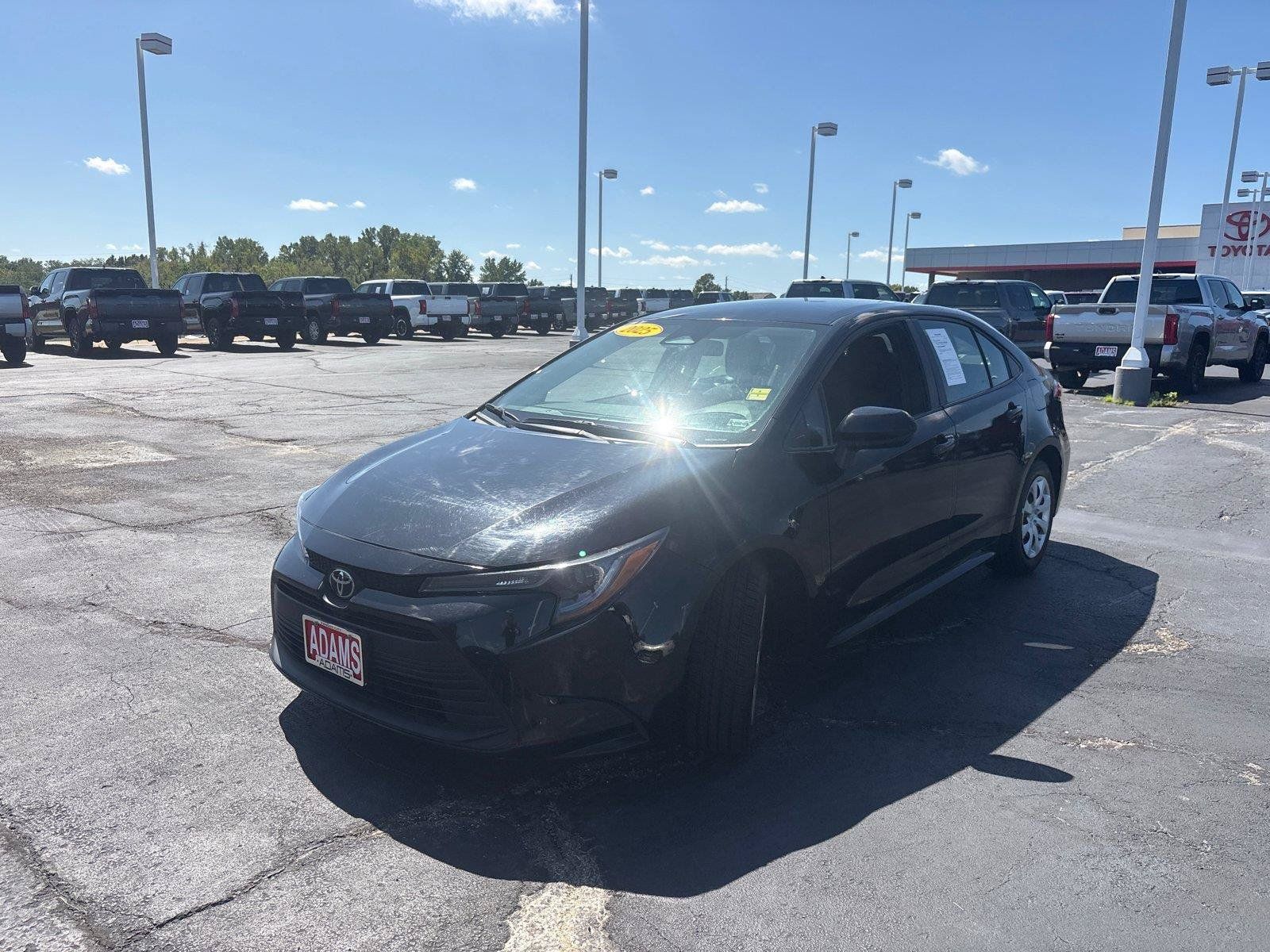 Used 2025 Toyota Corolla LE FWD image 5