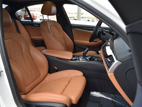 Used 2021 BMW 530i xDrive image 36