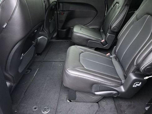 New 2026 Chrysler Pacifica Select w/ S Appearance Package image 24