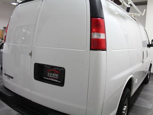 Used 2017 Chevrolet Express 2500 image 7