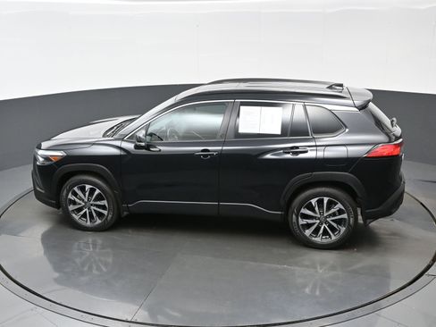 Used 2022 Toyota Corolla Cross XLE w/ Convenience Package image 38