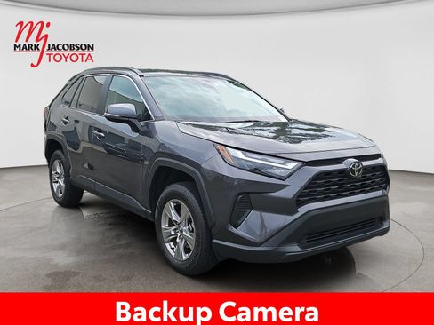 Used 2025 Toyota RAV4 XLE AWD/4WD image 5