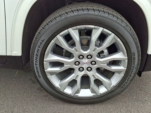 Used 2024 GMC Acadia Denali w/ Super Cruise Package image 8