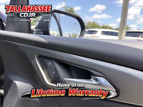 Used 2024 Chevrolet Traverse LT FWD image 31