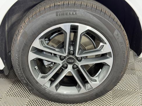 Used 2025 Audi Q5 Premium w/ Convenience Package AWD/4WD image 11
