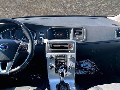 Used 2018 Volvo V60 T5 Cross Country w/ Convenience Package image 6