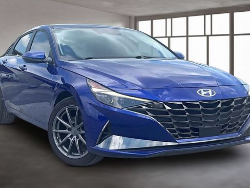 Used 2023 Hyundai Elantra Limited w/ Cargo Package FWD image 3