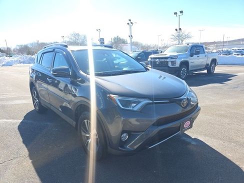 Used 2018 Toyota RAV4 XLE image 1