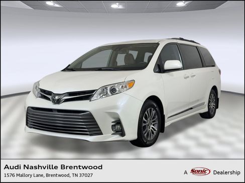 Used 2019 Toyota Sienna XLE w/ XLE Navigation Package FWD image 1