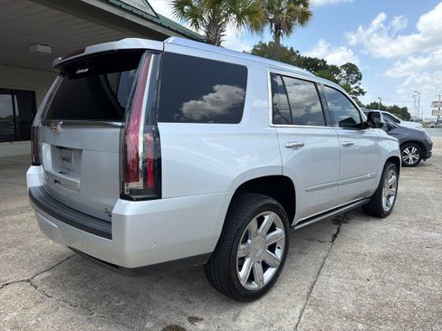 Used 2019 Cadillac Escalade Premium Luxury RWD image 4