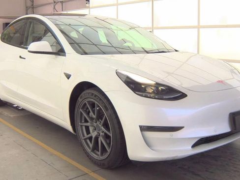 Used 2022 Tesla Model 3 Long Range AWD/4WD image 4