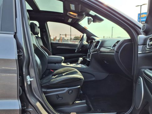 Used 2017 Jeep Grand Cherokee SRT AWD/4WD image 26