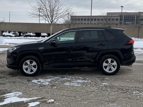 Used 2020 Toyota RAV4 XLE image 4