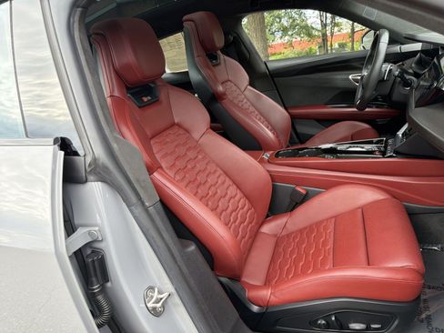 Used 2022 Audi RS e-tron GT w/ Carbon Performance Package AWD/4WD image 27