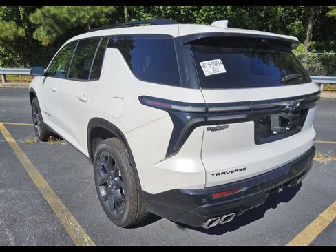 Used 2024 Chevrolet Traverse RS FWD image 7