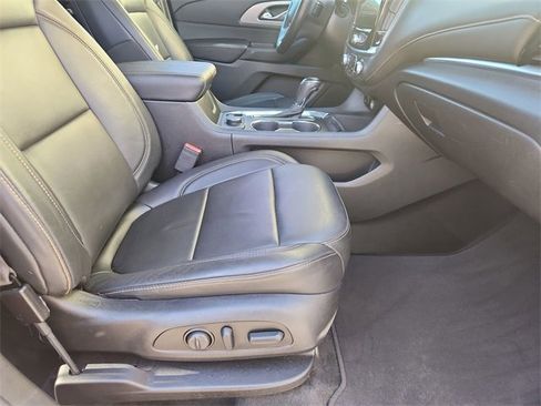 Used 2018 Chevrolet Traverse LT image 28