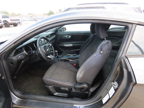 Used 2016 Ford Mustang Coupe image 16