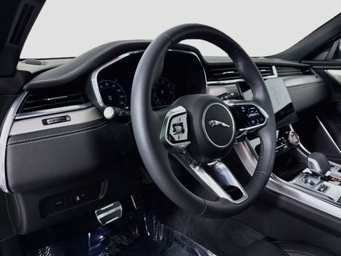 Used 2024 Jaguar XF R-Dynamic SE AWD/4WD image 9