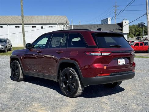 New 2025 Jeep Grand Cherokee Altitude image 21