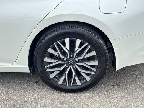 Used 2024 Nissan Altima 2.5 SV image 11