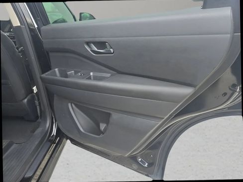 Used 2023 Nissan Pathfinder S image 18