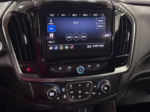 Used 2020 Chevrolet Traverse LT image 21