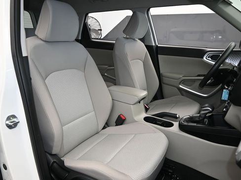 Used 2021 Kia Soul LX image 35